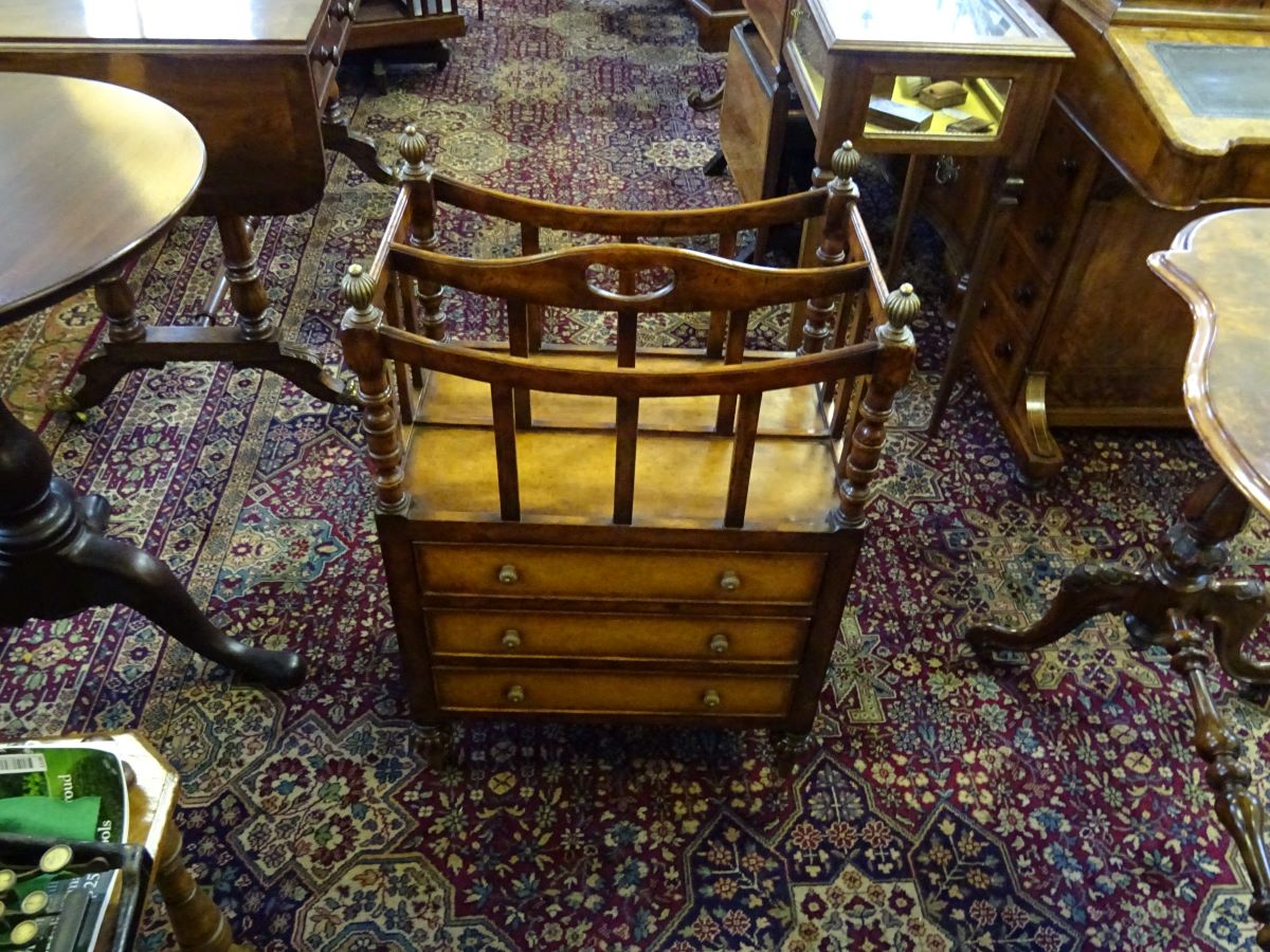 Walnut cantebury